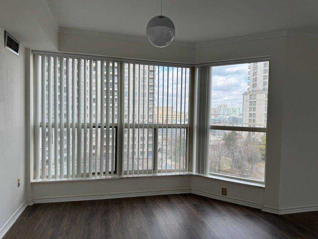 Mississauga, ON L5B 3Z9,325 Webb DR #909