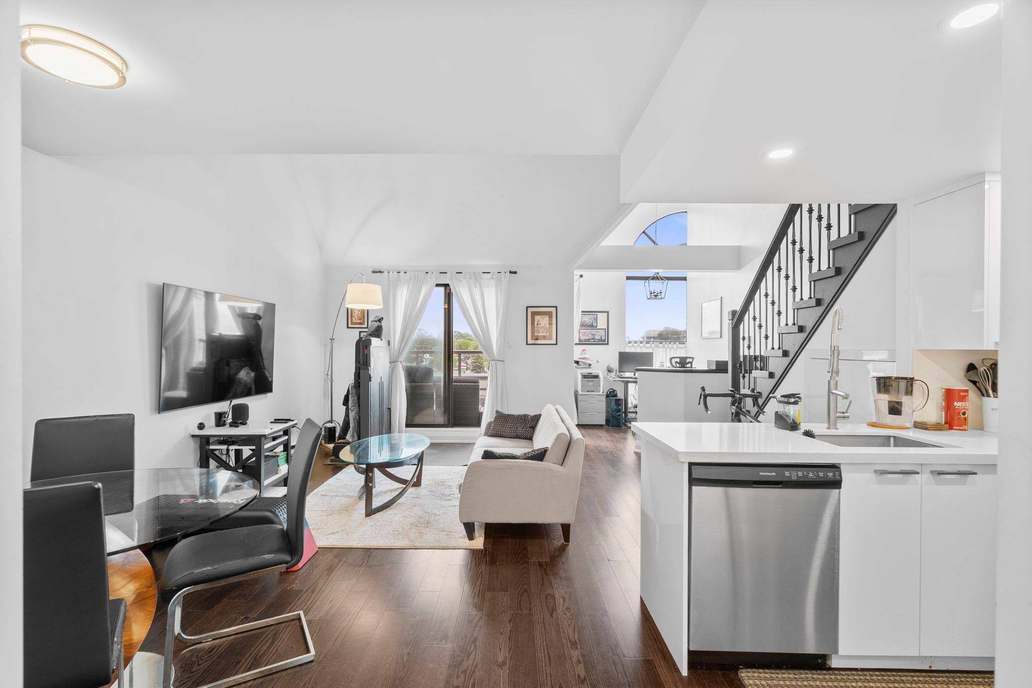 Oakville, ON L6L 6L5,100 Bronte RD #416