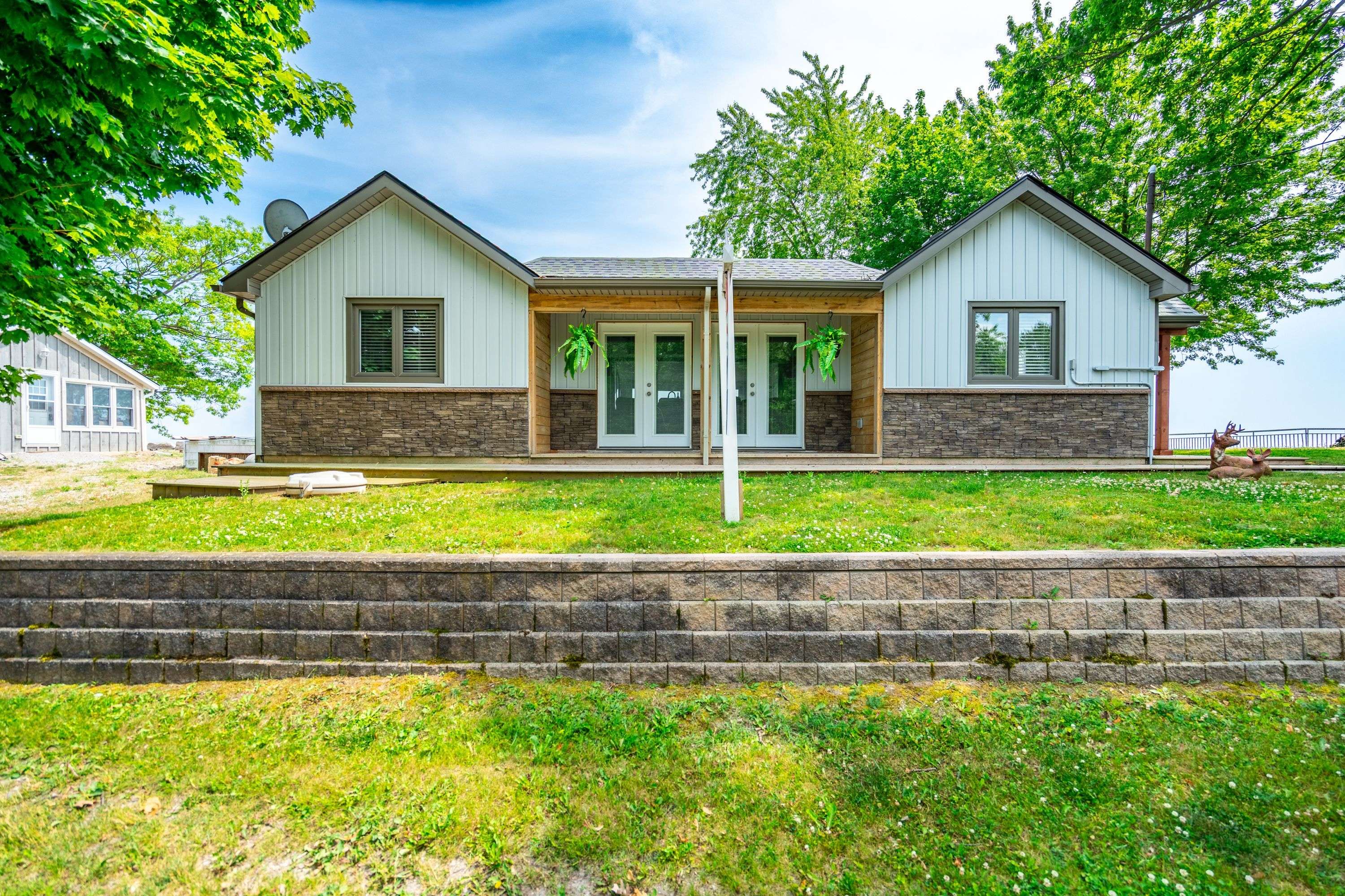 2094 LAKESHORE RD, Haldimand, ON N1A 2W8