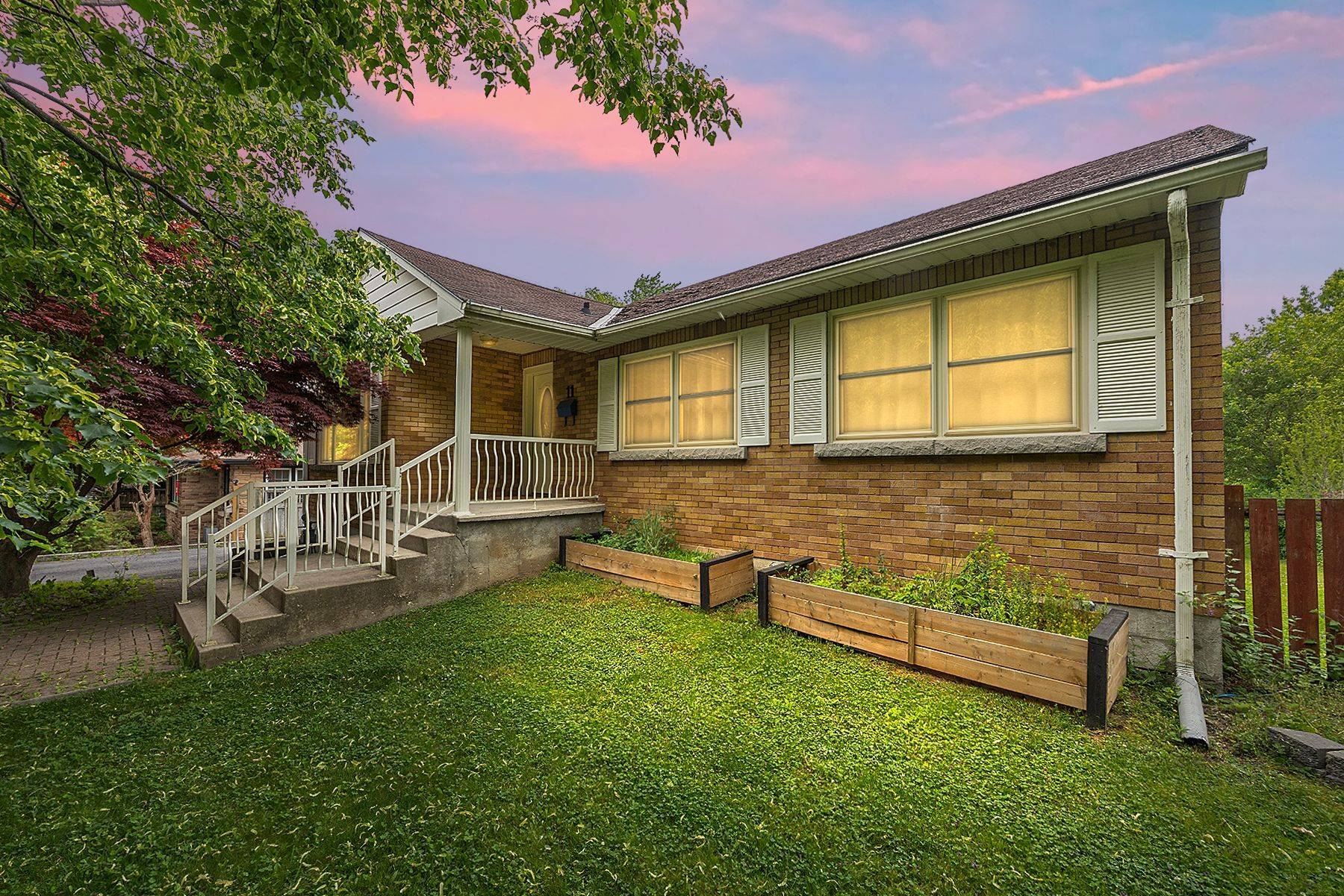 11 Windsor ST, Kingston, ON K7M 4K4