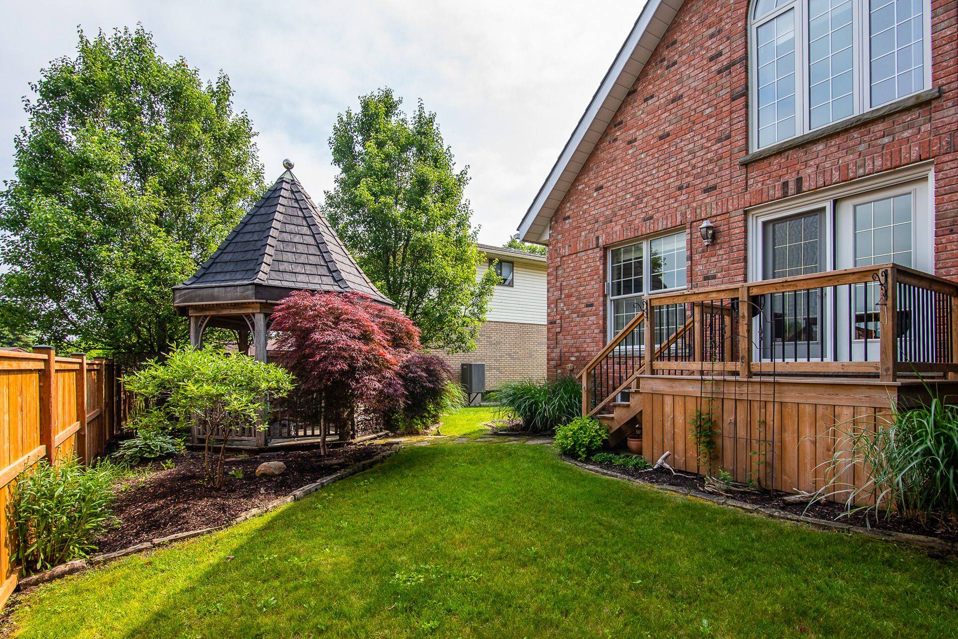 Stratford, ON N5A 7T4,292 Woods ST
