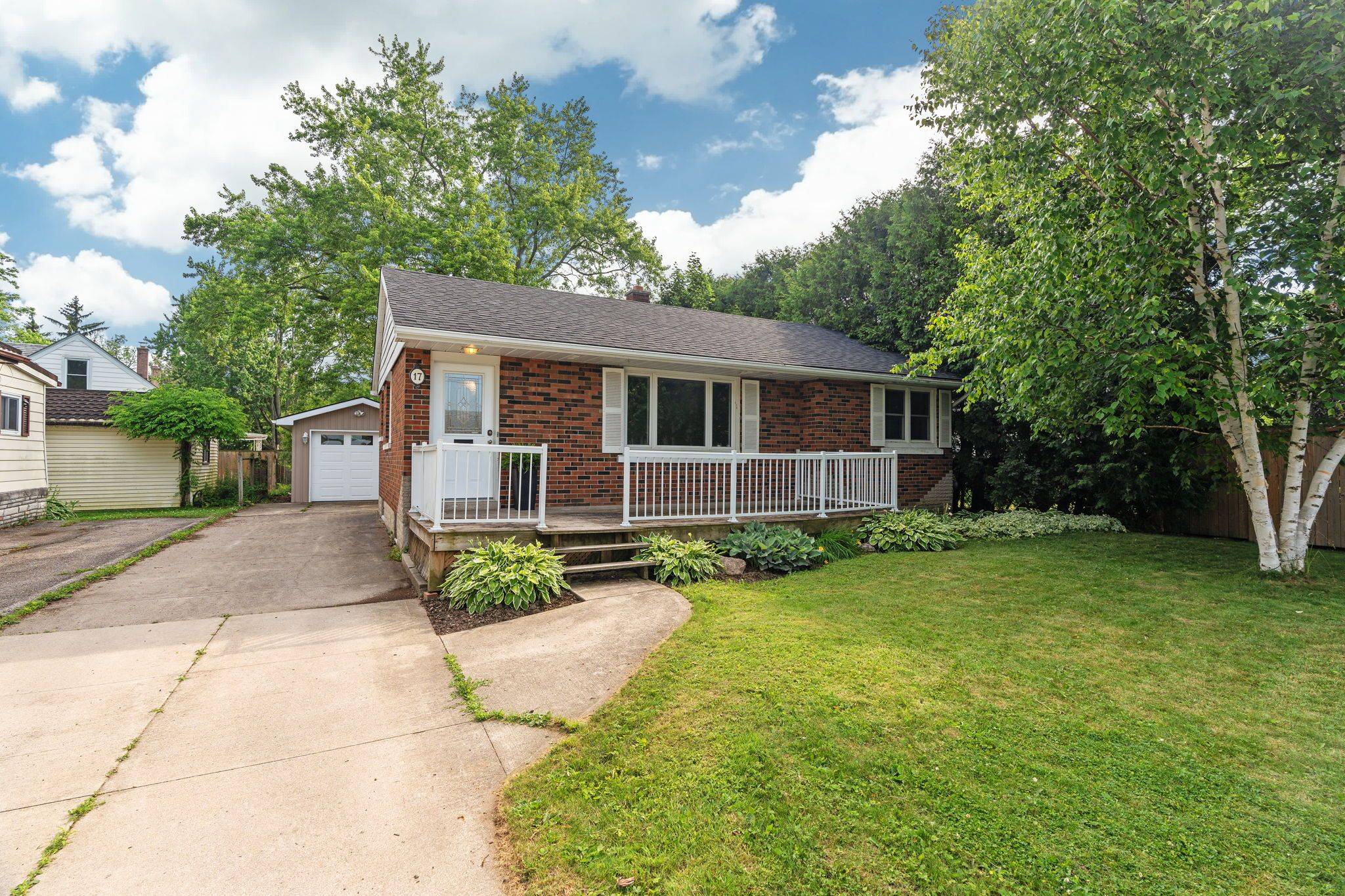 Stratford, ON N5A 6E4,17 Arthur ST