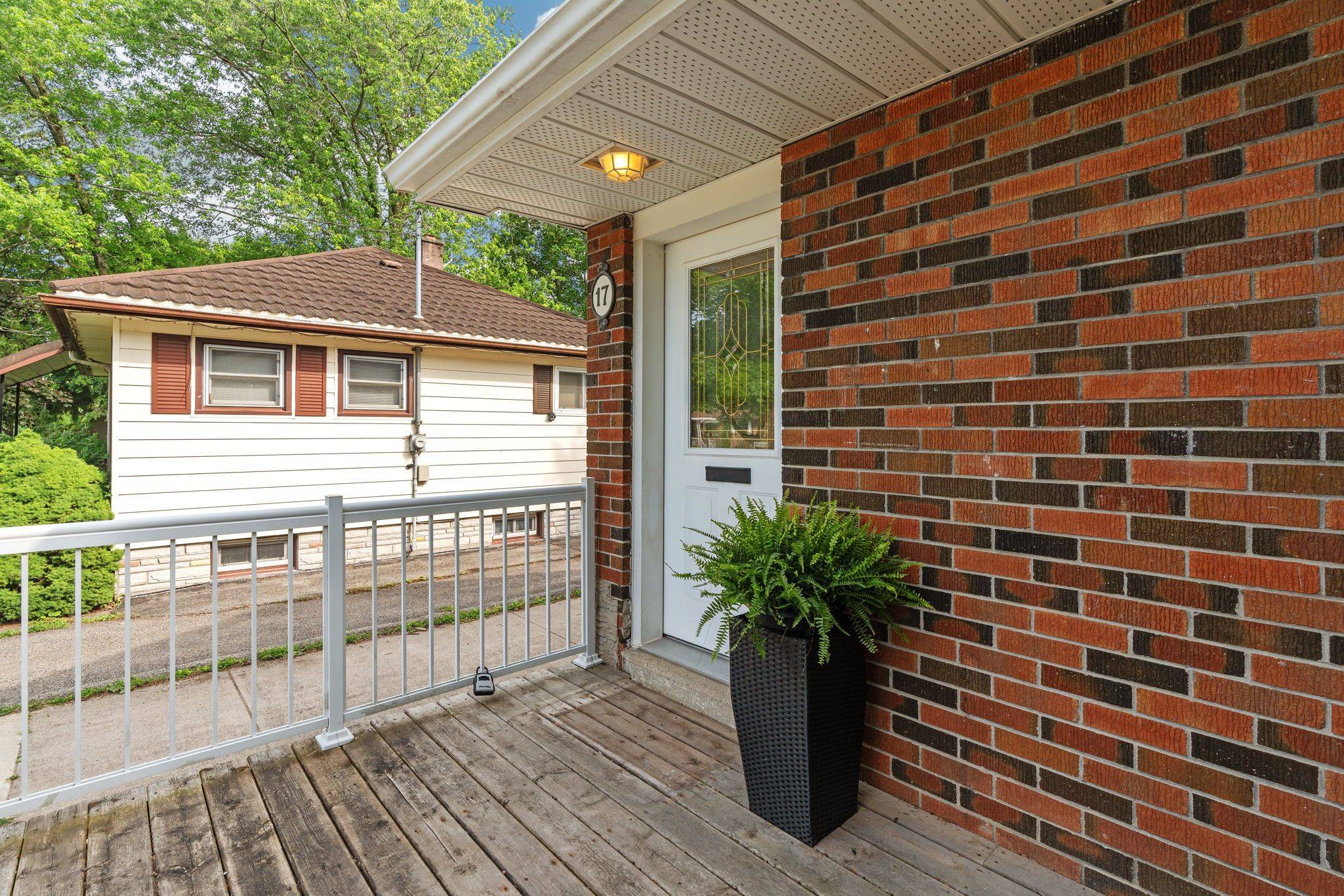 Stratford, ON N5A 6E4,17 Arthur ST