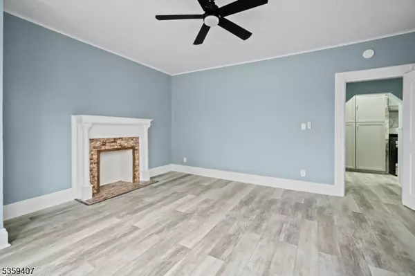 Rutherford Boro, NJ 07070,17 W Pierrepont Ave #1