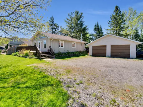 Muskoka Lakes, ON P0B 1M0,1020 Cove RD