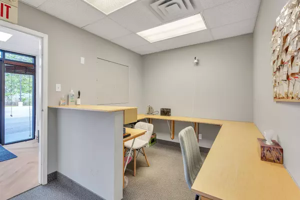 London North, ON N6H 5N5,1385 North Routledge PARK #10