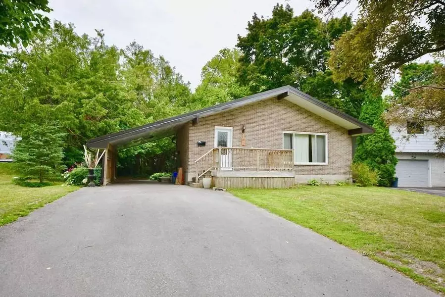 19 Howard CRES #MAIN, Barrie, ON L4M 2L7