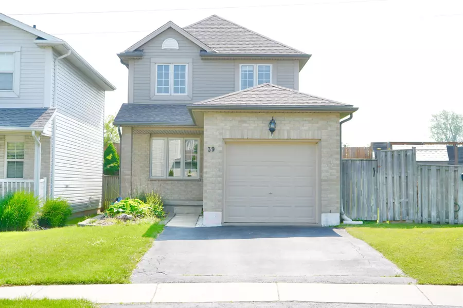 39 PHAIR CRES, London South, ON N5Z 5B5