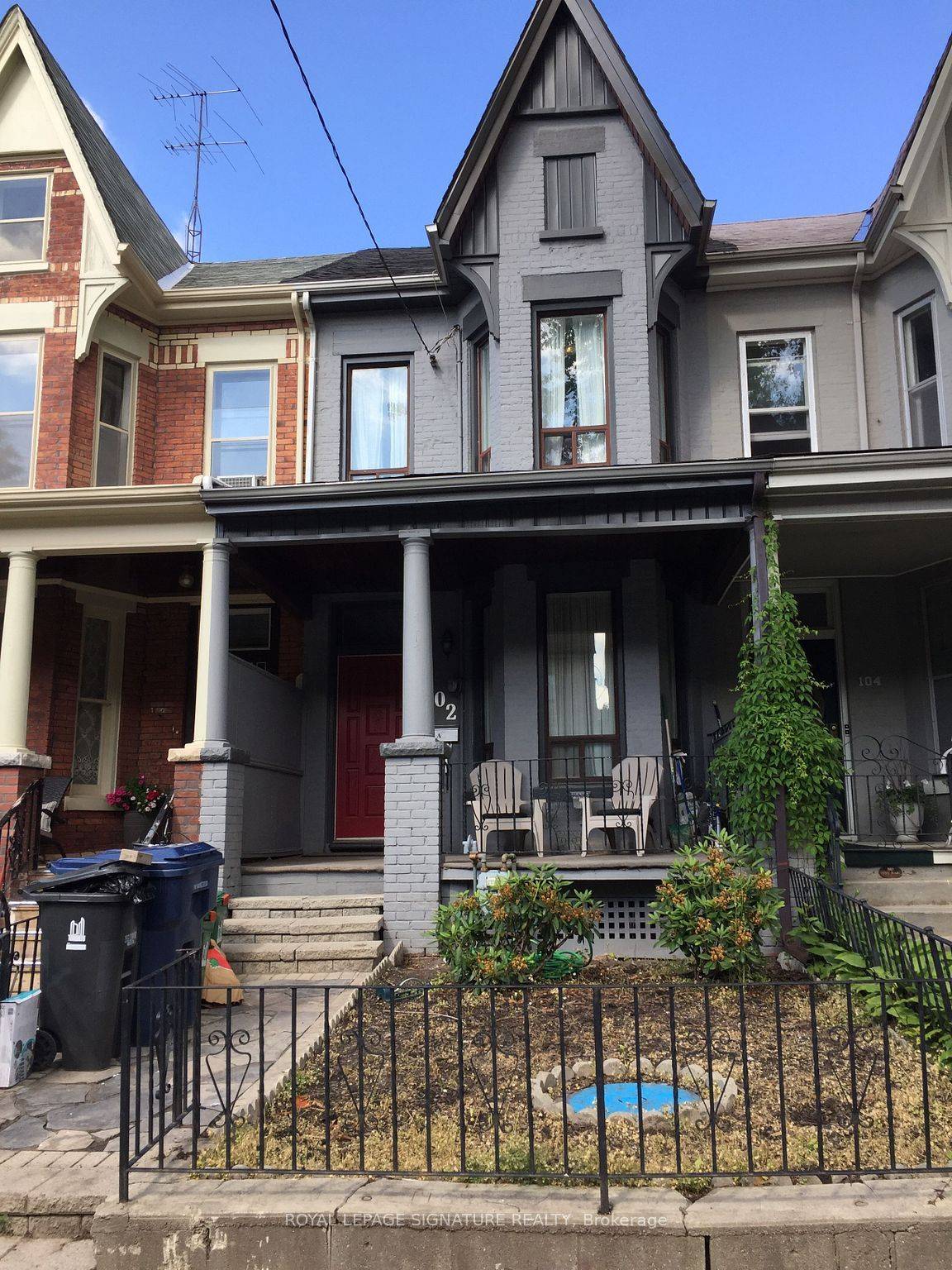 Toronto C01, ON M6J 2T7,102 Montrose AVE