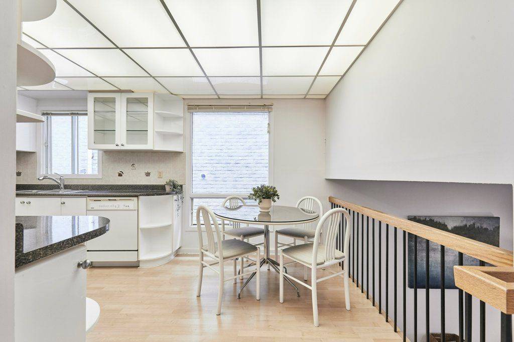 Pickering, ON L1W 3M7,704 Abingdon CT