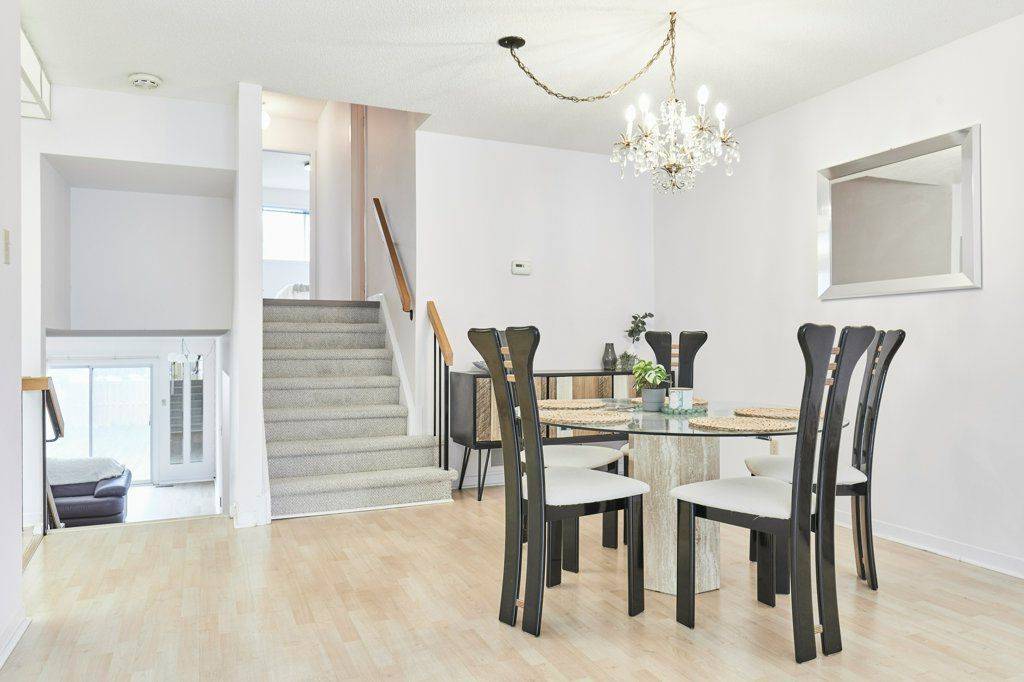 Pickering, ON L1W 3M7,704 Abingdon CT