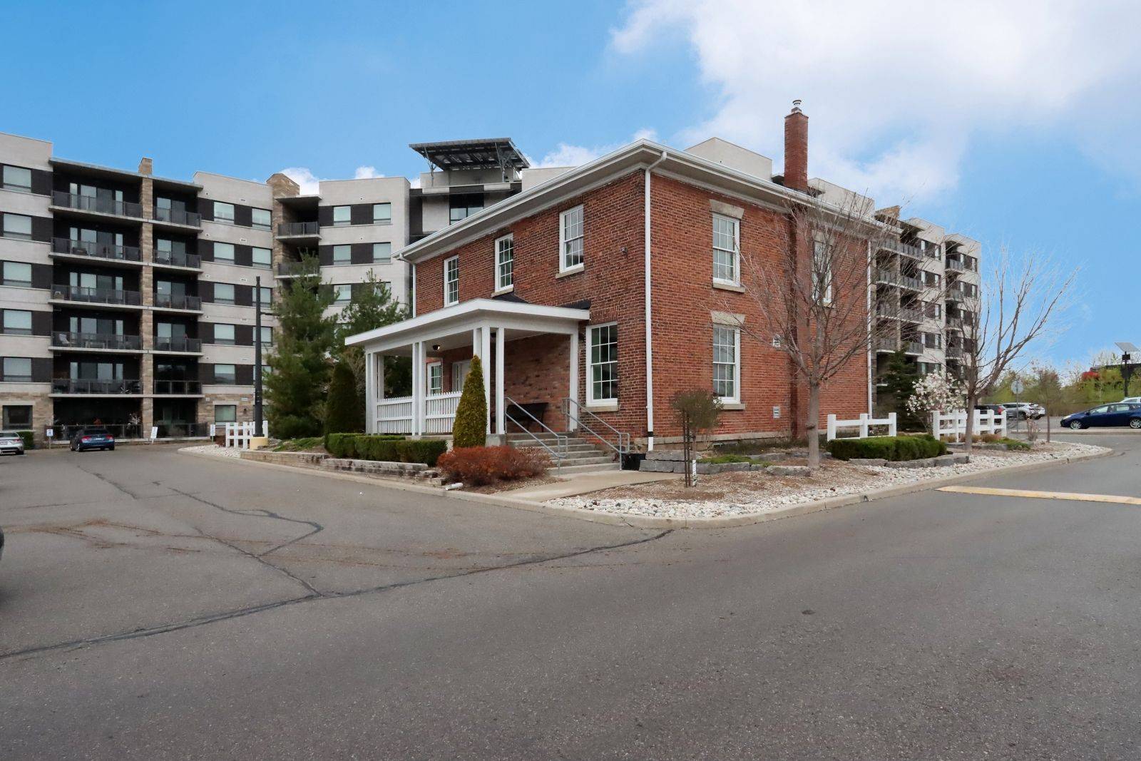 Milton, ON L9T 8P9,33 Whitmer ST #406
