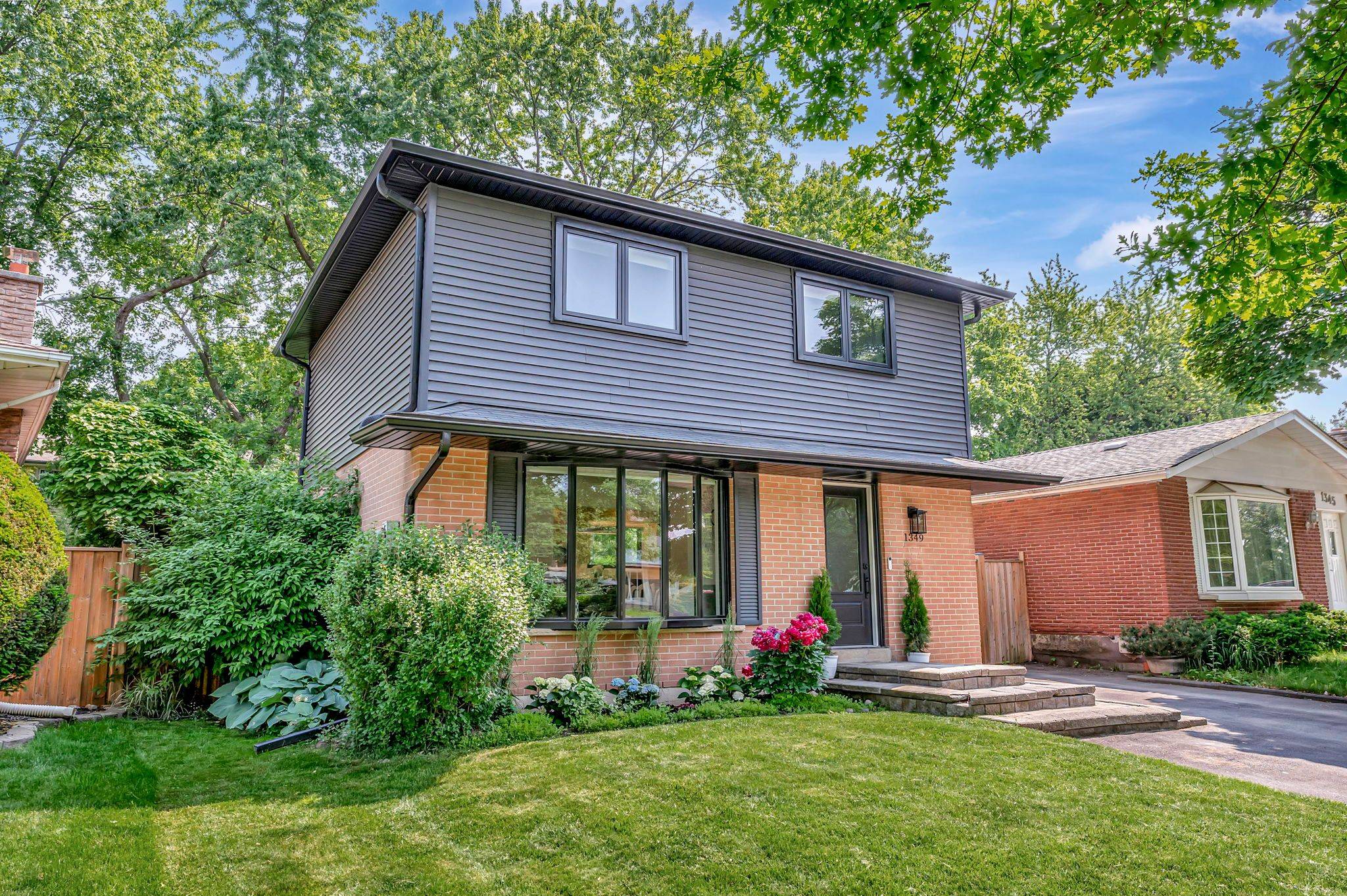 Oakville, ON L6H 1T2,1349 Oxford AVE