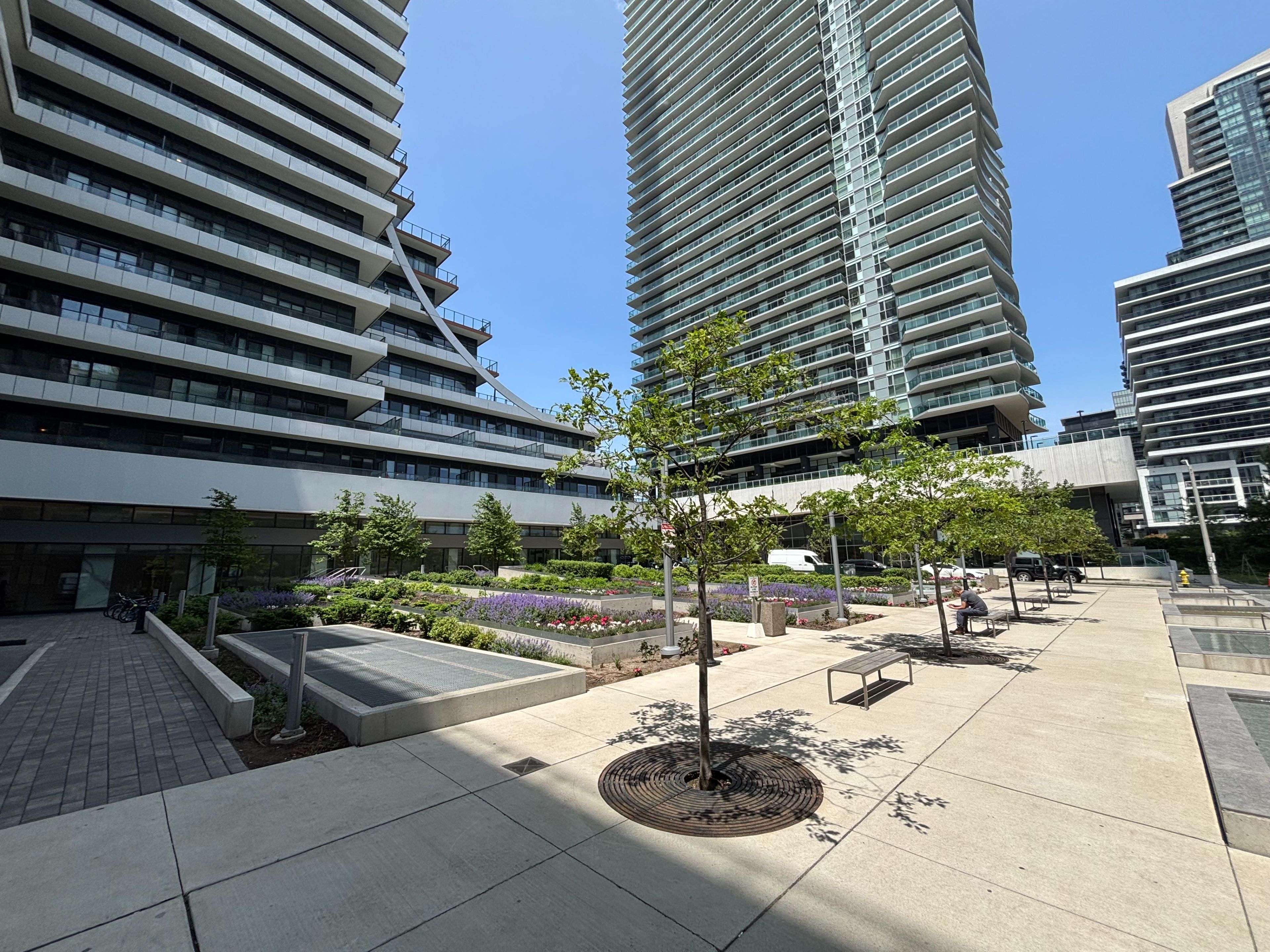 Toronto W06, ON M8V 0J1,30 Shore Breeze DR #710