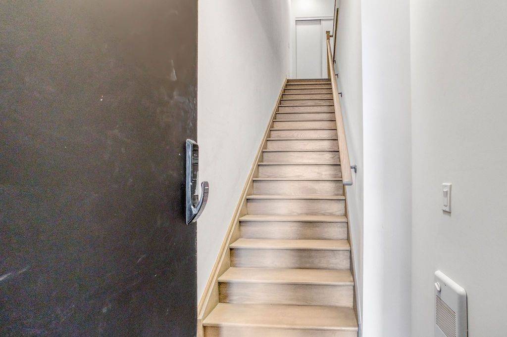 Oakville, ON L6M 4M2,3025 Trailside DR #137