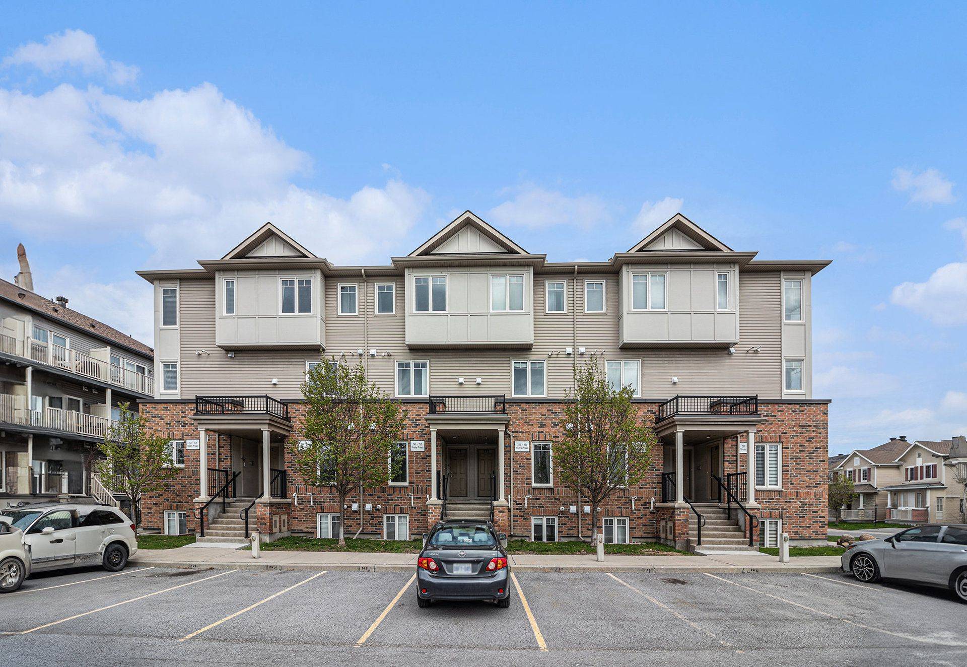 250 Shanly Private, Barrhaven, ON K2J 5X6