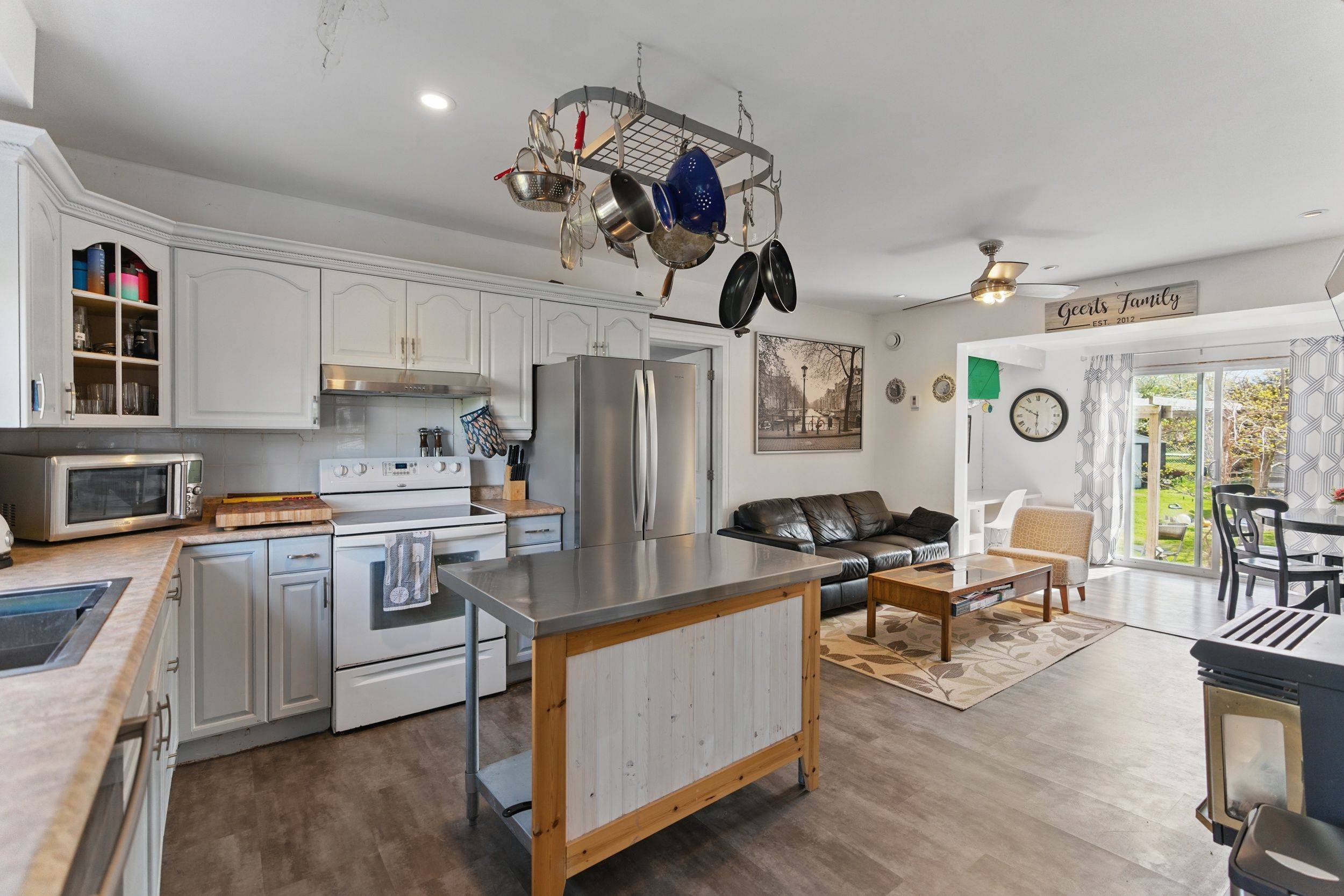 Fort Erie, ON L2A 5J6,99 Joseph ST