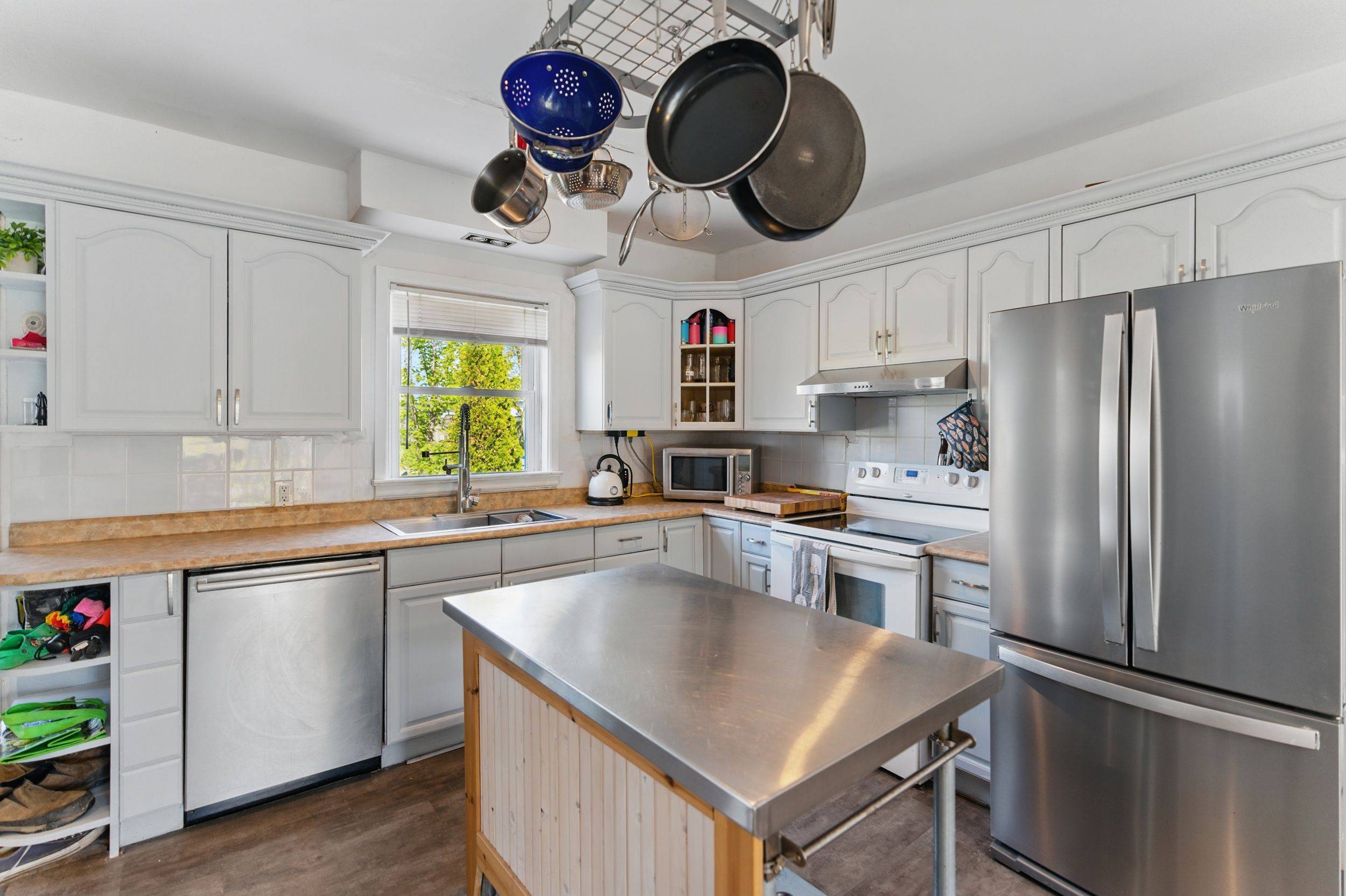 Fort Erie, ON L2A 5J6,99 Joseph ST
