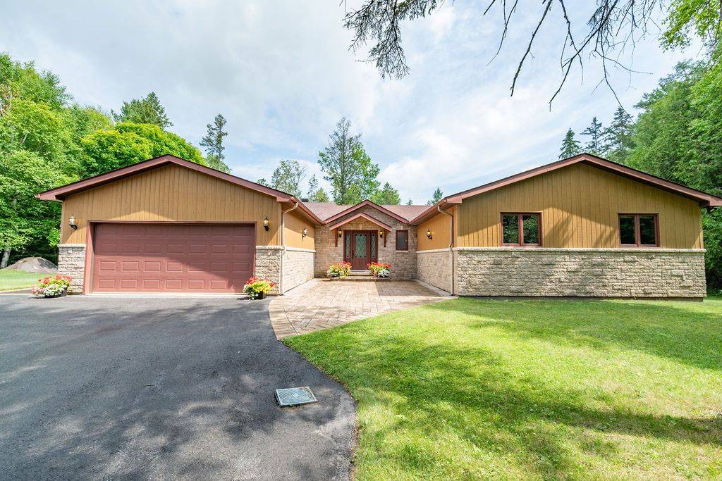 Carp - Dunrobin - Huntley - Fitzroy And Area, ON K0A 2H0,206 Deerwood DR