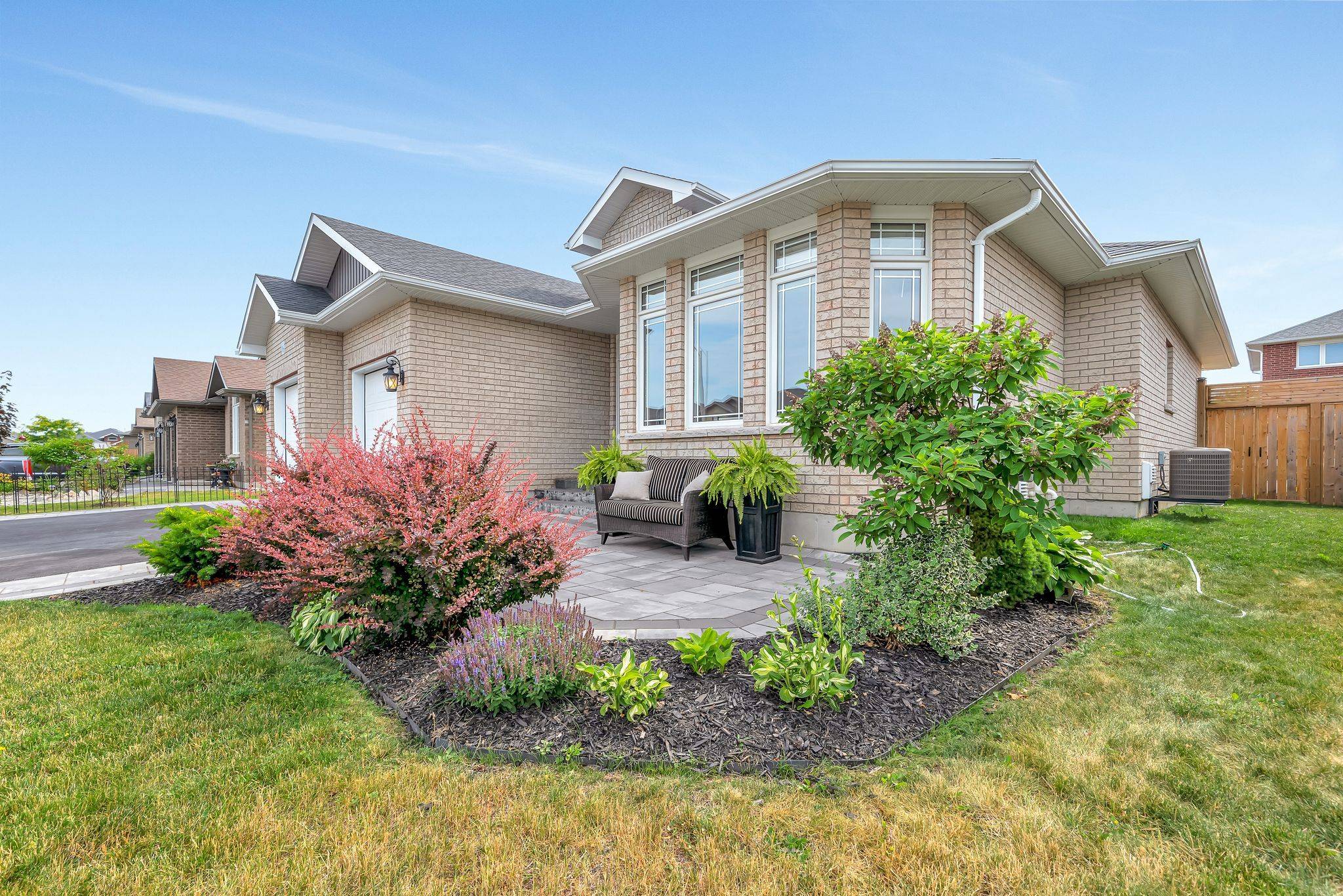 Belleville, ON K8N 0H7,16 Hummingbird DR