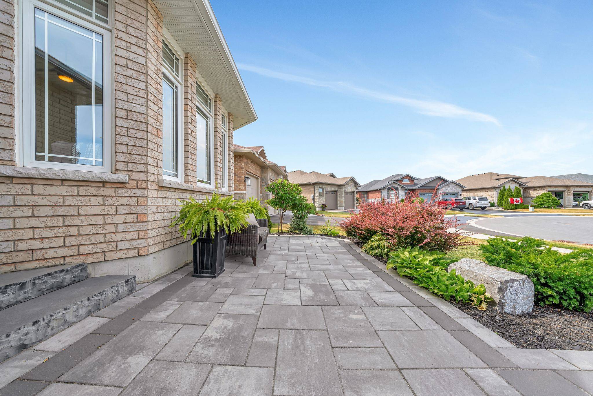 Belleville, ON K8N 0H7,16 Hummingbird DR