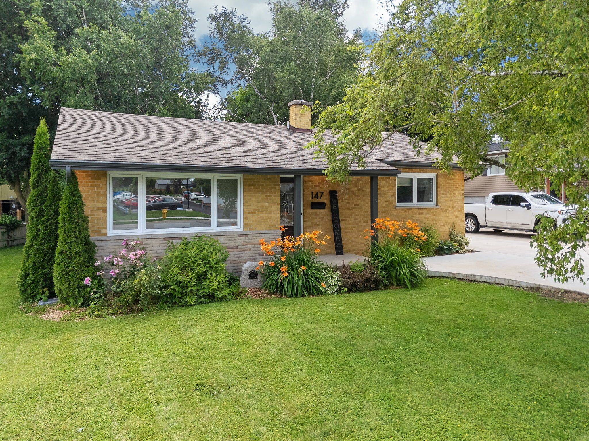 South Huron, ON N0M 1S1,147 Sanders ST E