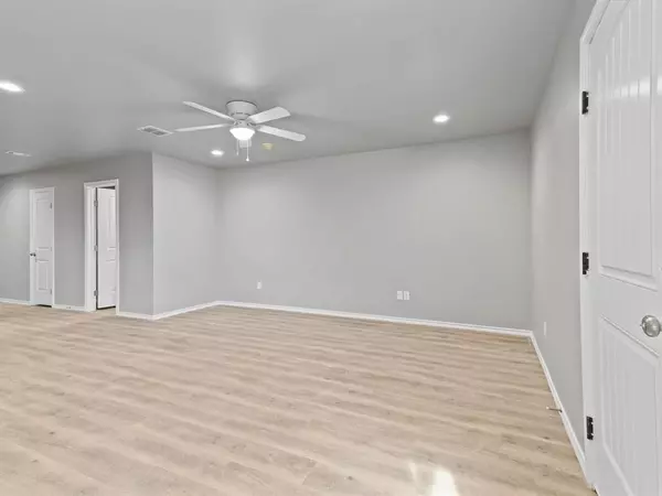 Granbury, TX 76049,120 Abbey Park Court
