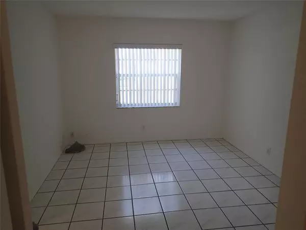 Coral Springs, FL 33065,2700 Riverside Dr #202B