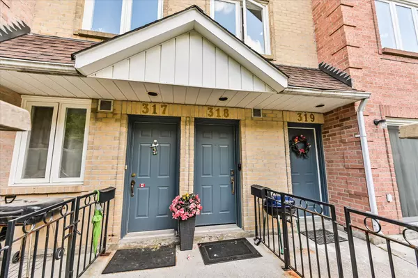 Richmond Hill, ON L4C 0H9,75 Weldrick RD E #318