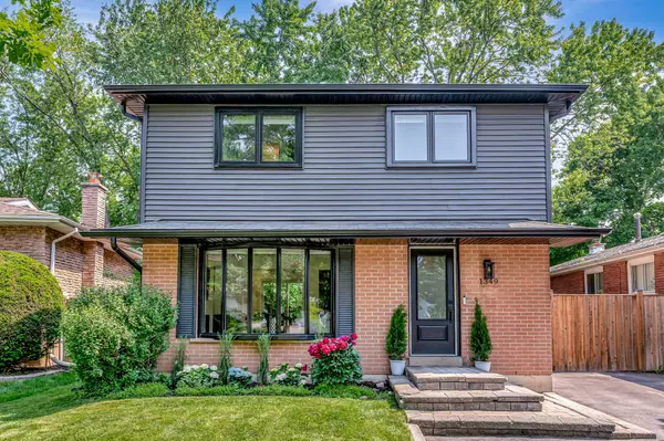 1349 Oxford AVE, Oakville, ON L6H 1T2