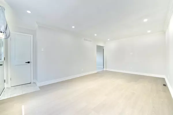 London East, ON N5V 1L3,9 Jena CRES