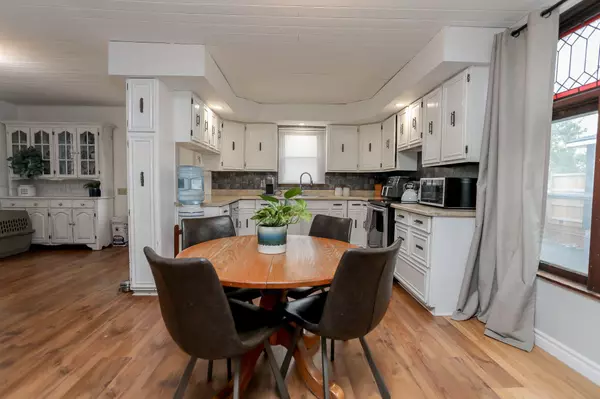 St. Thomas, ON N5R 1Y9,16 Maple ST