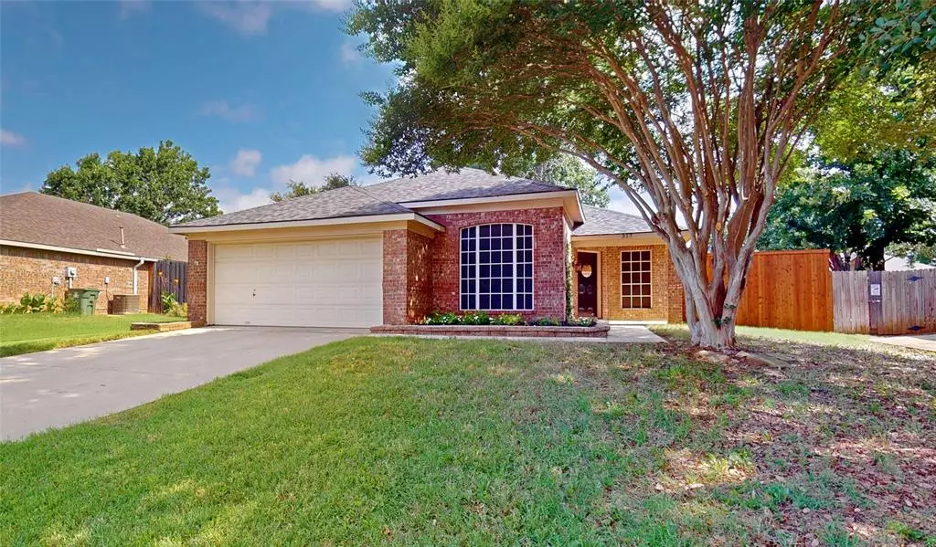 317 Plantation Oak Avenue, Lake Dallas, TX 75065