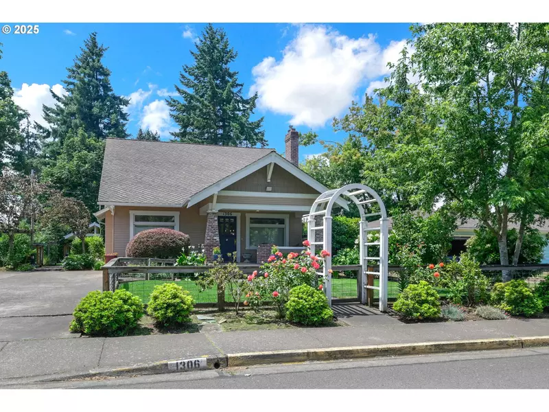 1306 BOGART LN, Eugene, OR 97401