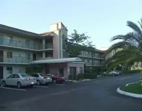 2212 S Cypress Bend Dr #104, Pompano Beach, FL 33069