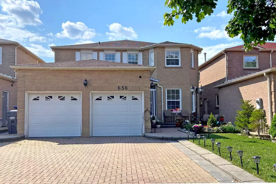 656 Esprit CRES, Mississauga, ON L5R 3B9