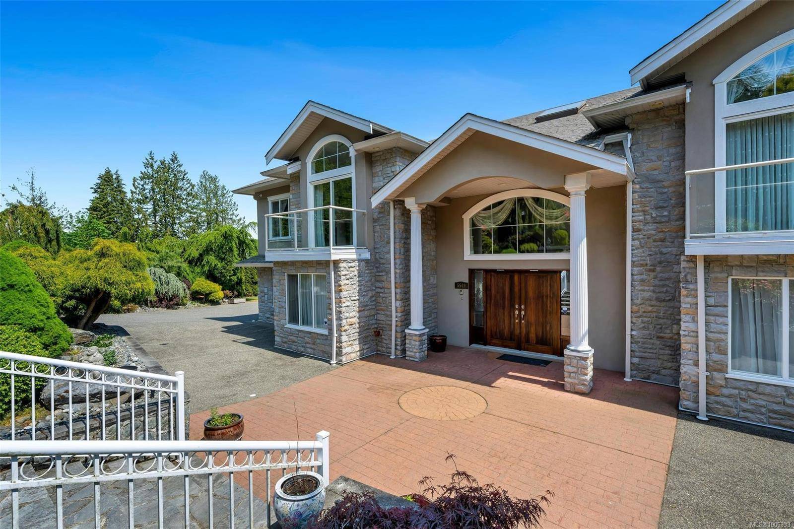 Saanich, BC V8Y 1Y2,5549 Alderley Rd