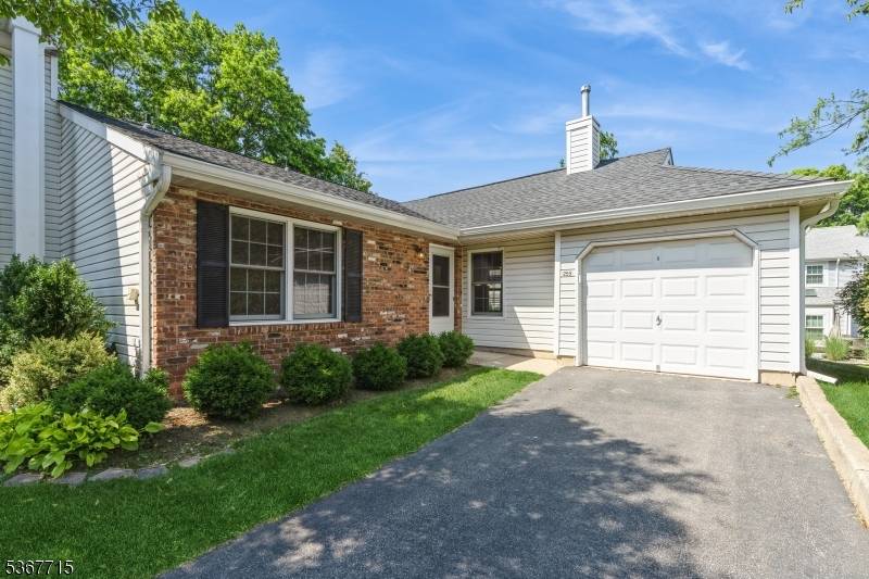 255 Glastonbury Ln, Franklin Twp., NJ 08873