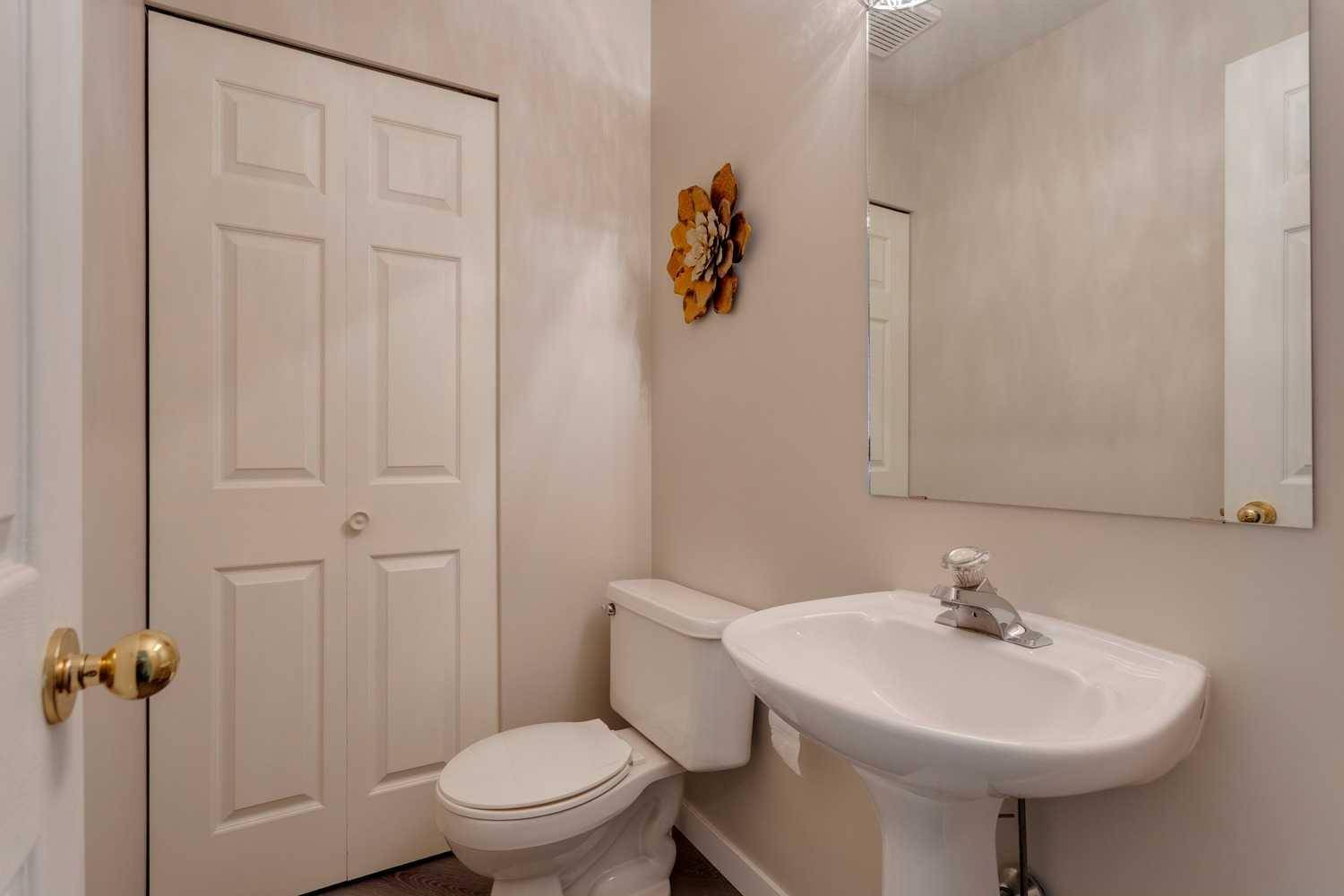 Airdrie, AB T4B 2L4,567 Edmonton TRL NE #20
