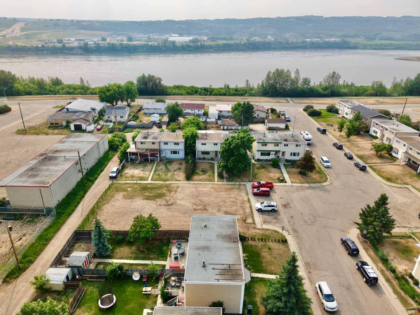 Peace River, AB T8S 1G7,9515 89 AVE