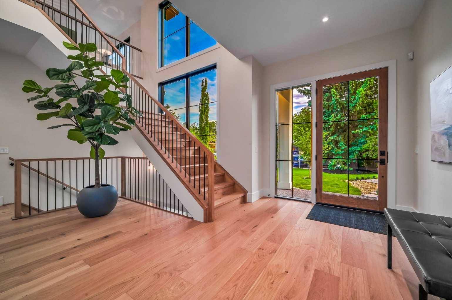Calgary, AB T2T2T7,1608 49 AVE SW