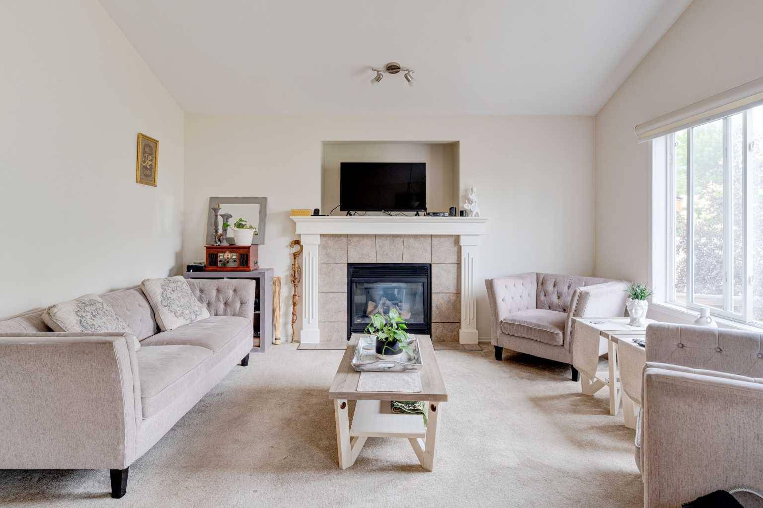 Calgary, AB T2Y 4H4,442 Bridlewood AVE SW