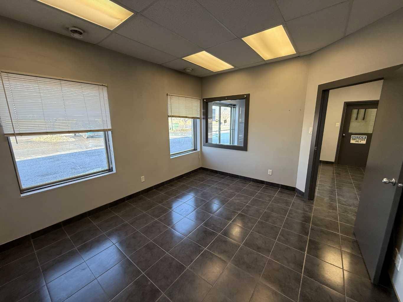 Lethbridge, AB T1H 6L5,935 36 ST North #1