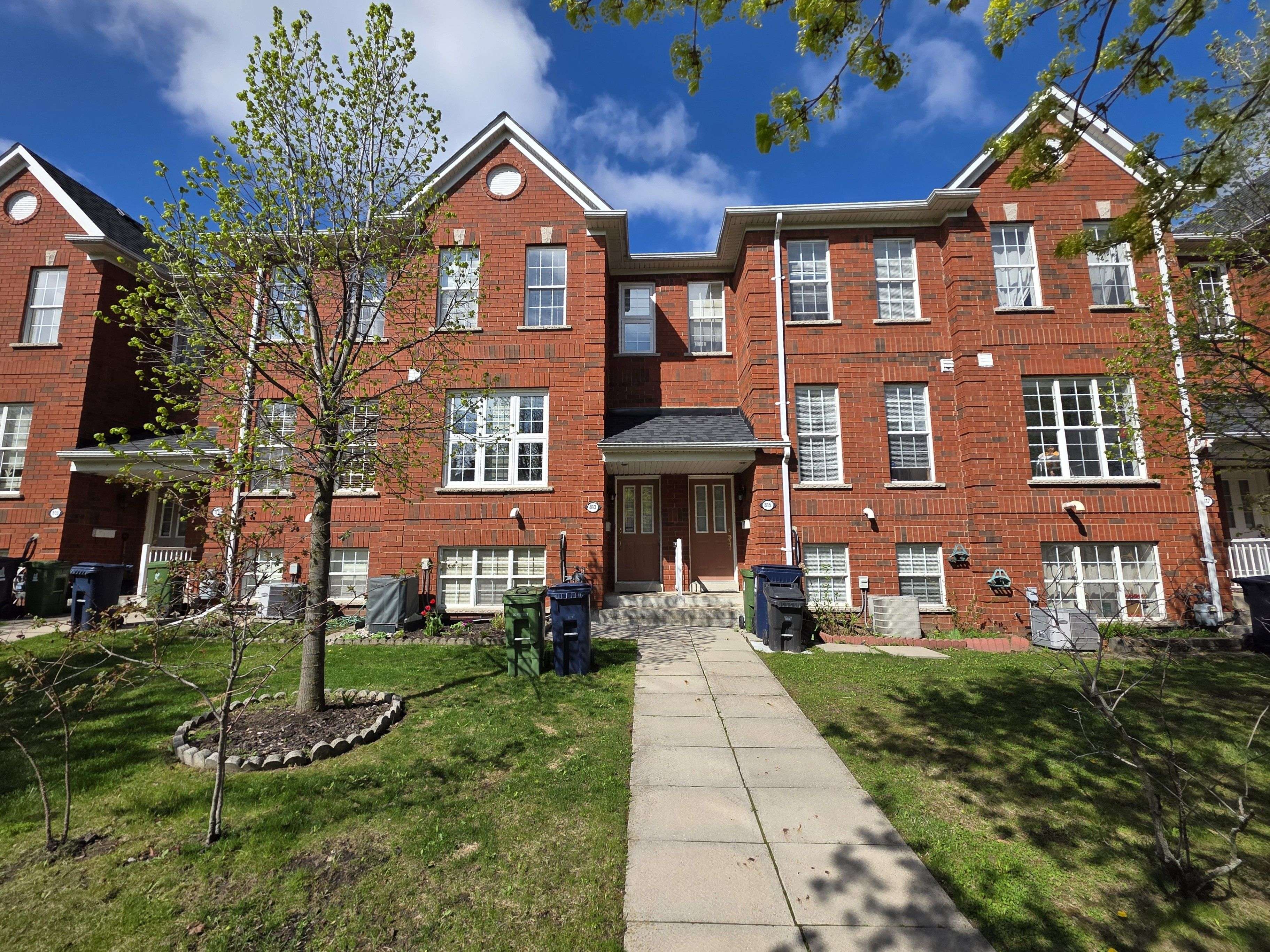 Toronto E07, ON M1S 5S1,813 Sandhurst CIR