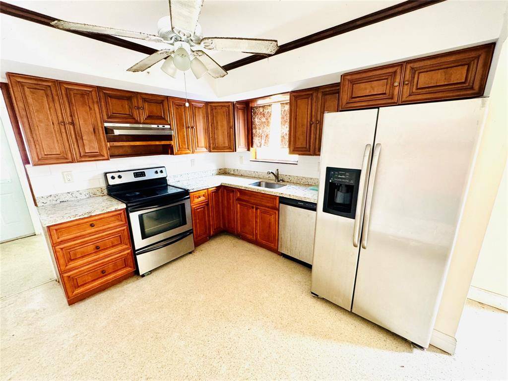 Oakland Park, FL 33334,920 NE 39th St