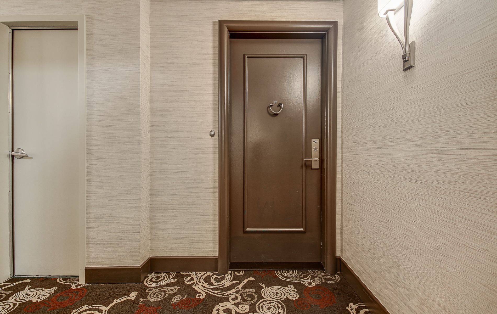 Mississauga, ON L5E 3E1,1400 Dixie RD #907