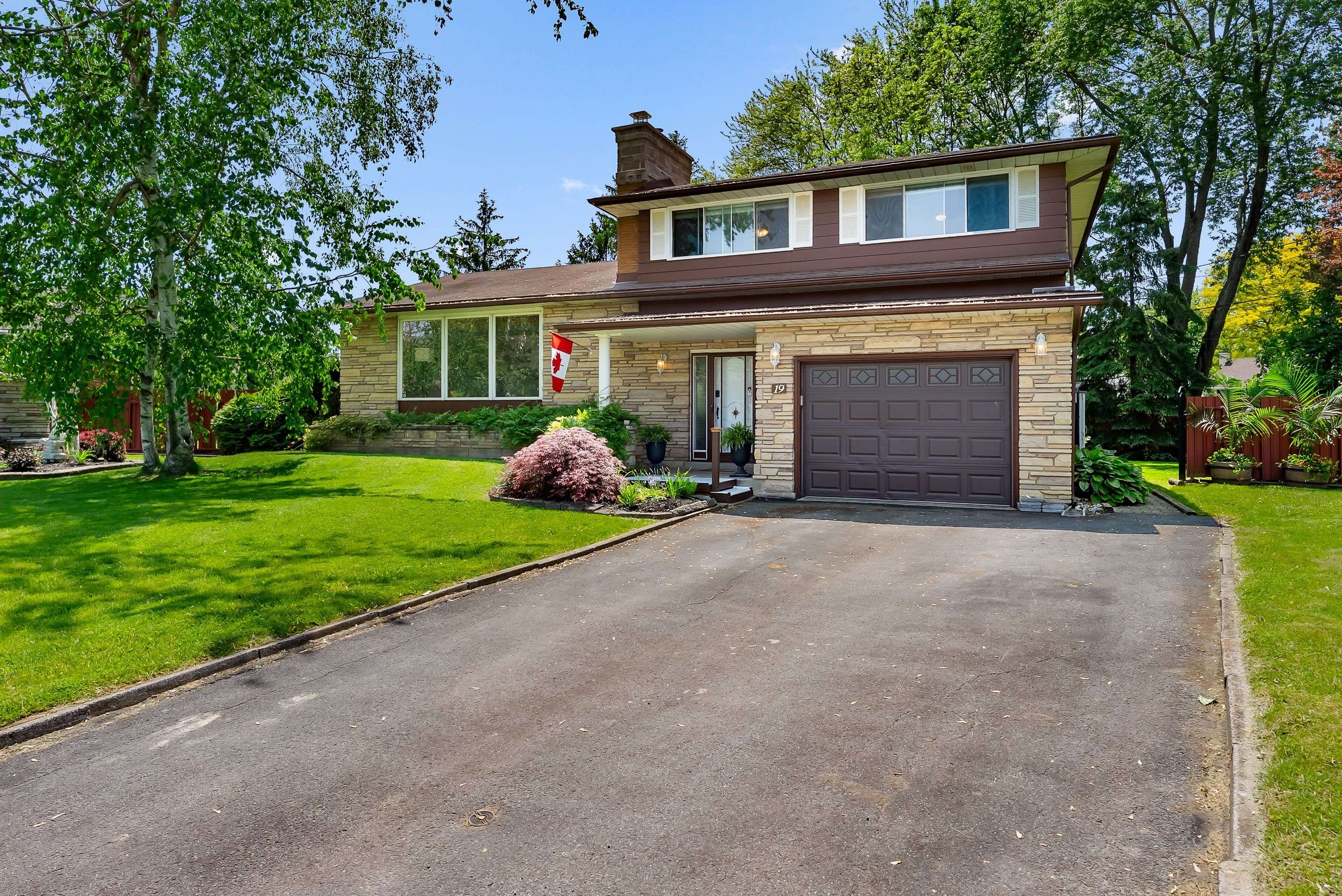 Welland, ON L3C 4V1,19 Oak CT
