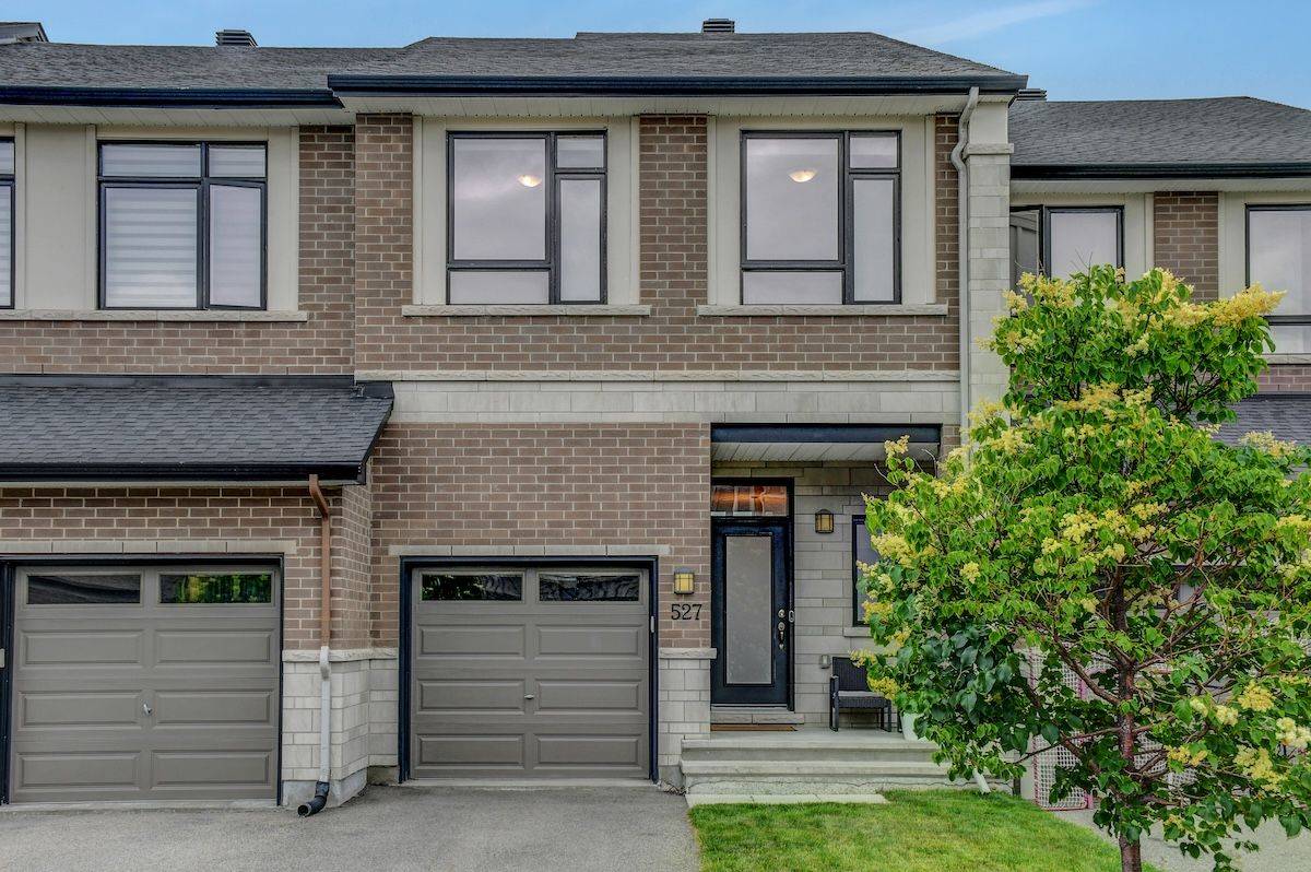 527 Earnscliffe GRV, Blossom Park - Airport And Area, ON K4M 0E1