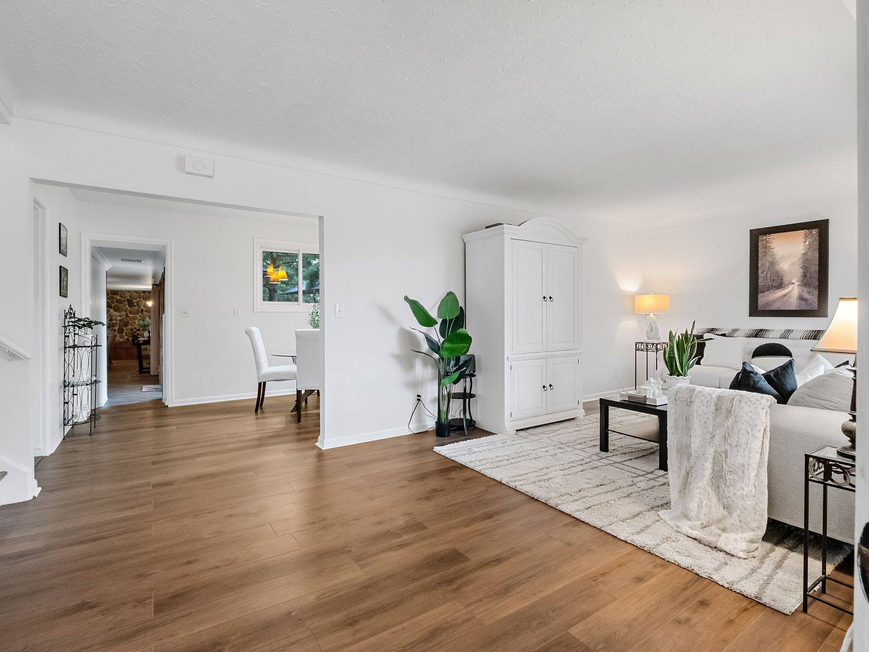 Niagara Falls, ON L2J 1X5,6711 MCMICKING ST