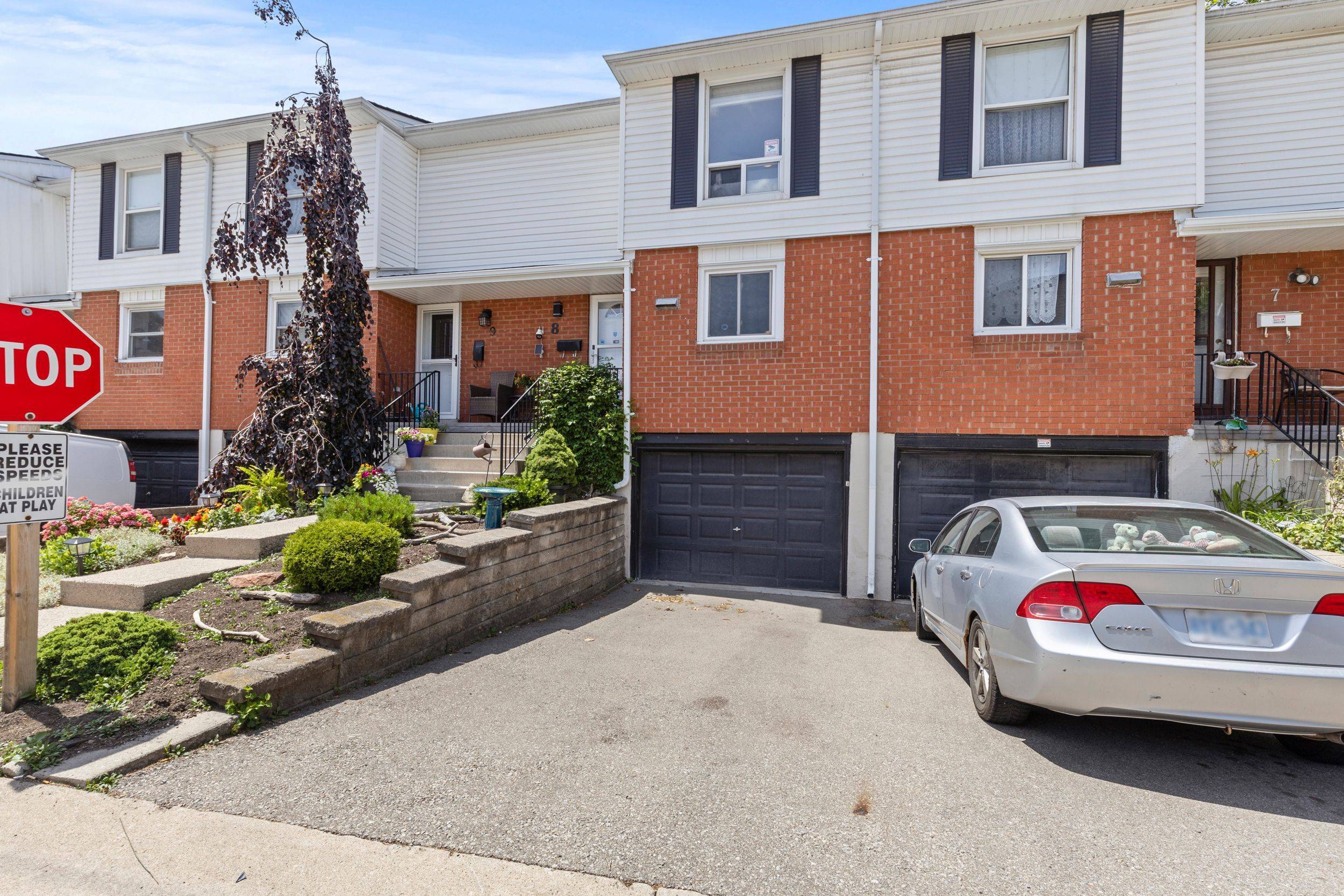Hamilton, ON L8K 6K3,10 ANGUS RD #8